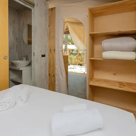Hu Park Albatros Village База отдыха
