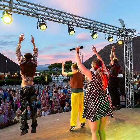 Hu Park Albatros Village База отдыха 3*
