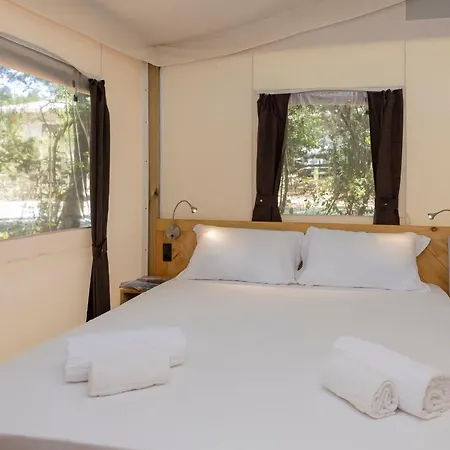 Hu Park Albatros Village פארק נופש 3*