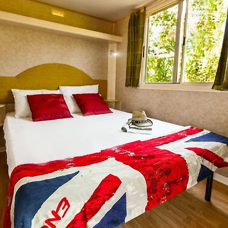 Hu Park Albatros Village ホリデーパーク 3*