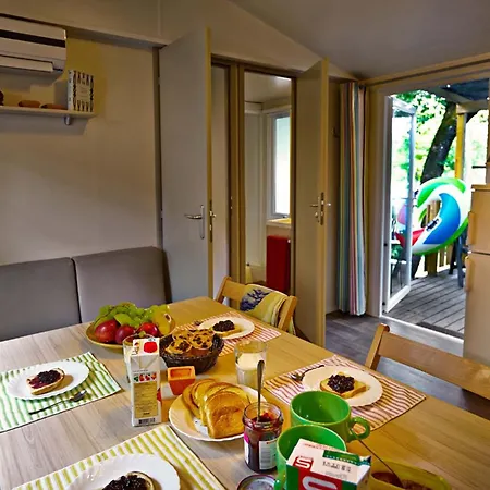 Hu Park Albatros Village פארק נופש 3*