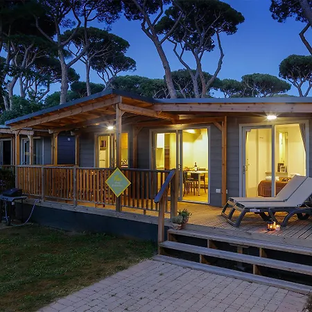 Hu Park Albatros Village 3*