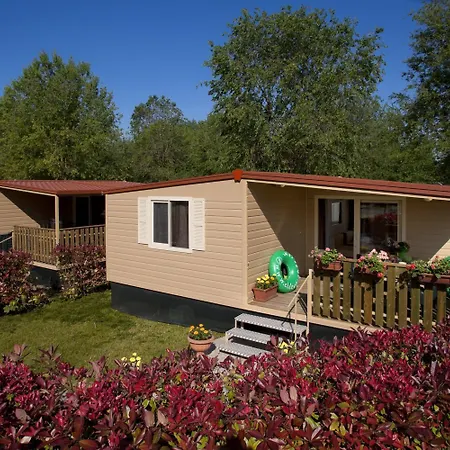 Hu Park Albatros Village פארק נופש 3*