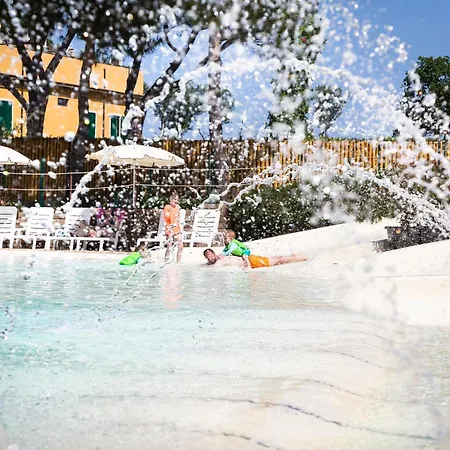 פארק נופש Hu Park Albatros Village 3*