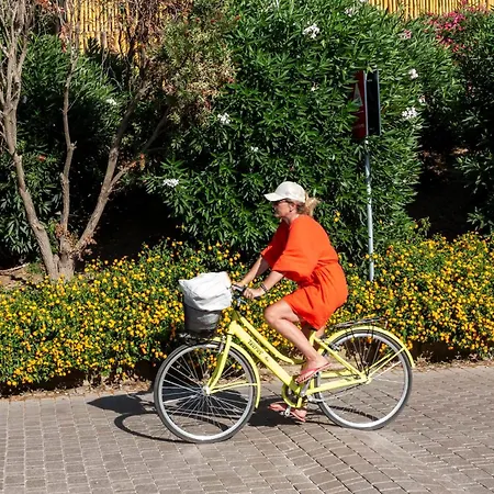 Hu Park Albatros Village منتزه العطل