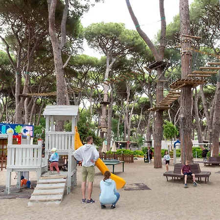 Hu Park Albatros Village منتزه العطل