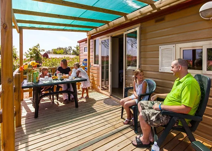 Hu Park Albatros Village 假日公园 3*