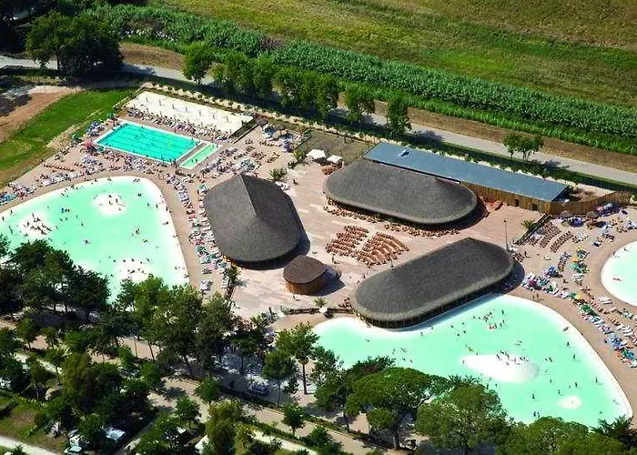 假日公园 Hu Park Albatros Village