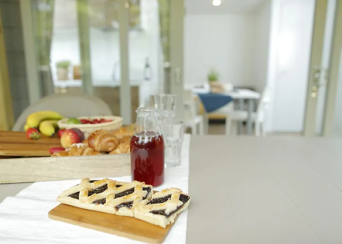 Hu Park Albatros Village 假日公园 3*