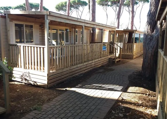 Hu Park Albatros Village 假日公园 3*