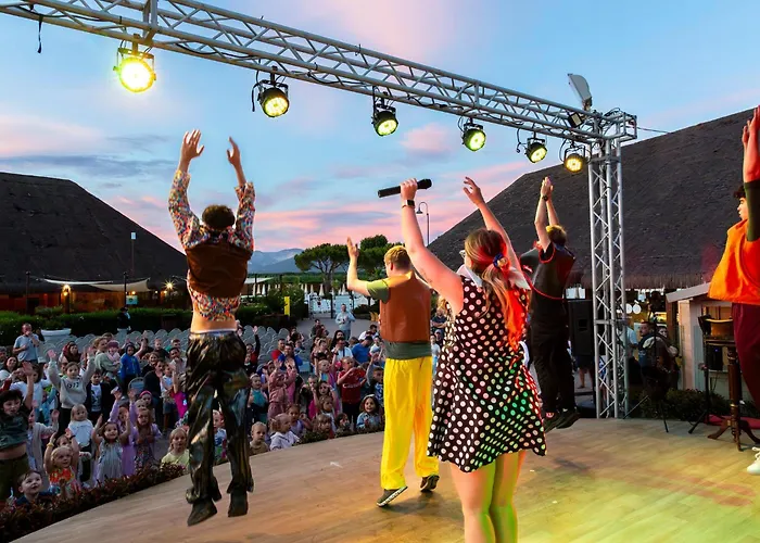 Hu Park Albatros Village 假日公园 3*