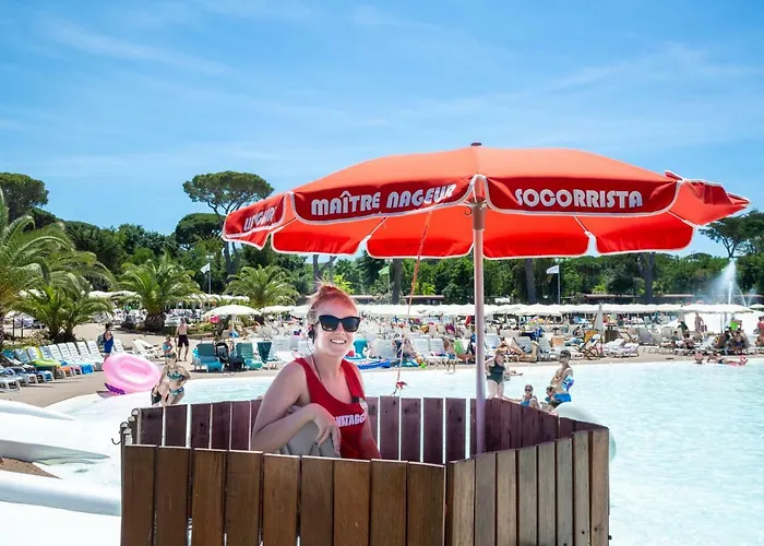 Hu Park Albatros Village 假日公园